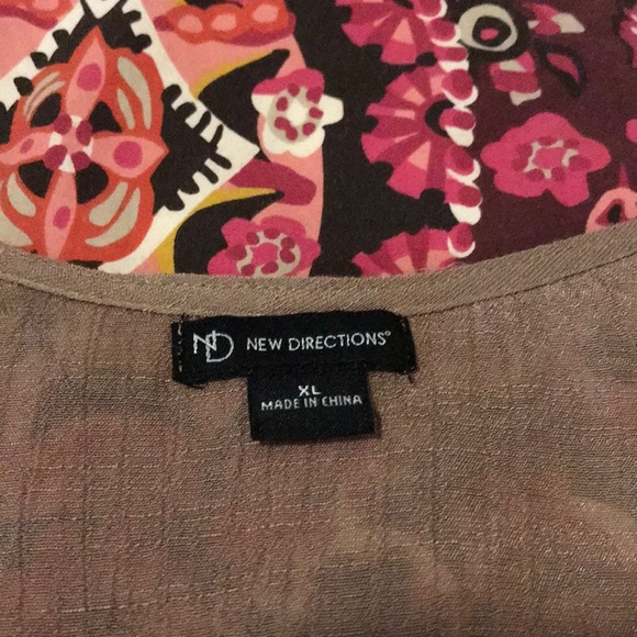 3/$15🌻Light brown peasant top - Picture 4 of 5